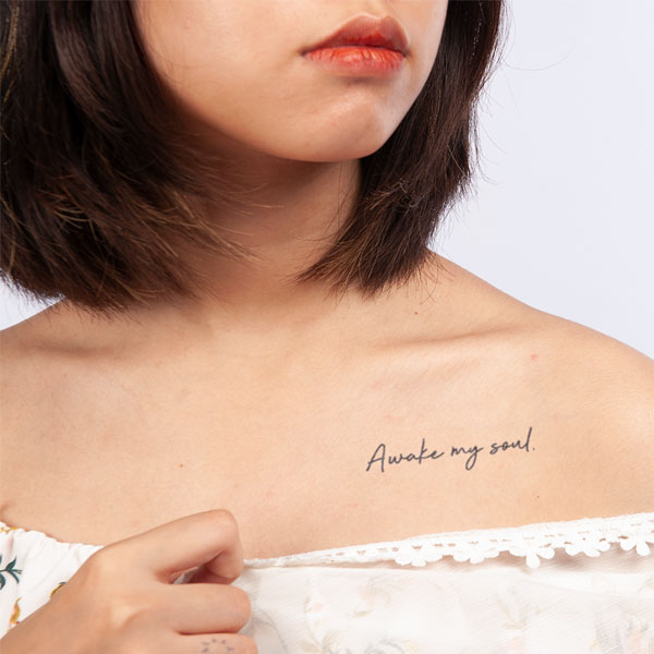 Tattoo chữ tiếng anh ý nghĩa ở ngực