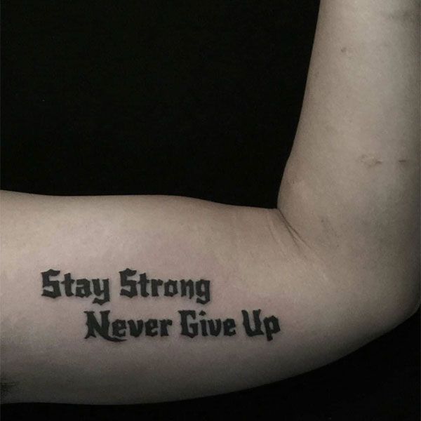 Tattoo chữ tiếng anh ý nghĩa stay strong