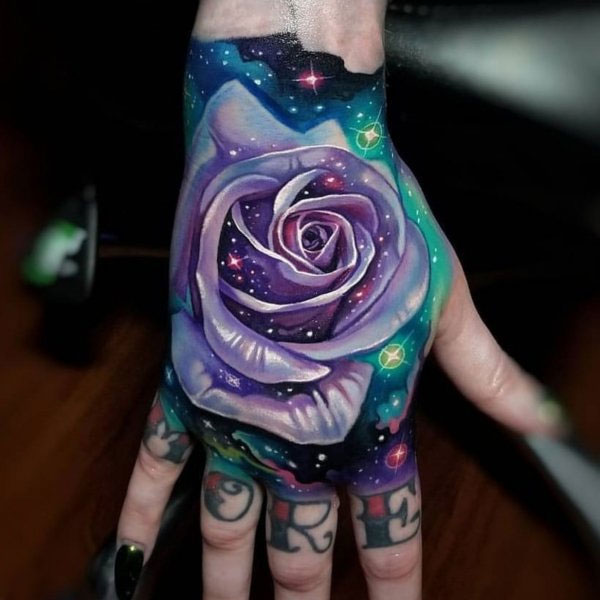 Tattoo galaxy bàn tay