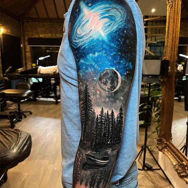 Tattoo galaxy kín bắp tay