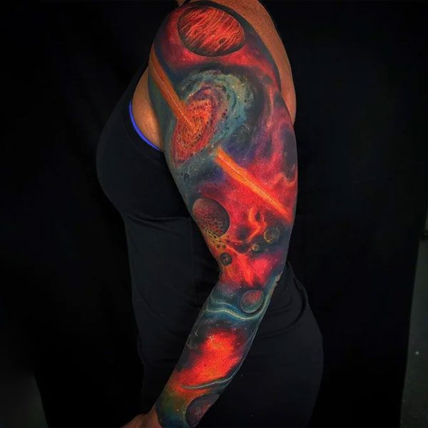Tattoo galaxy kín tay