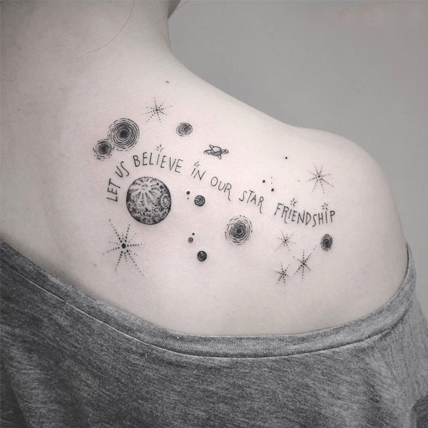 Tattoo galaxy ở vai