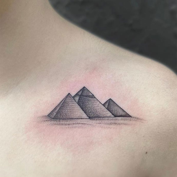 Tattoo kim tự tháp 3d