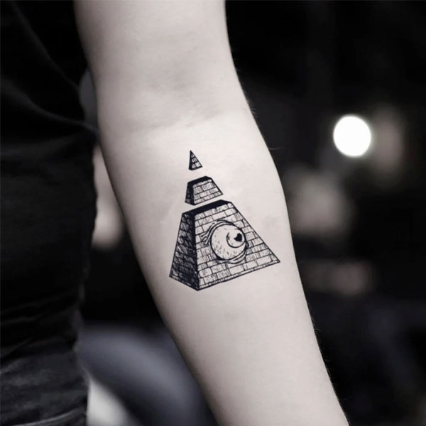 Tattoo kim tự tháp cho nữ