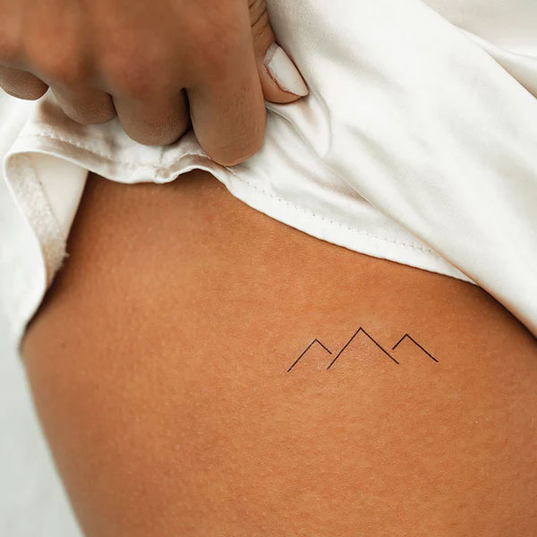 Tattoo kim tự tháp đơn giản