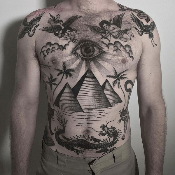 Tattoo kim tự tháp kín lưng
