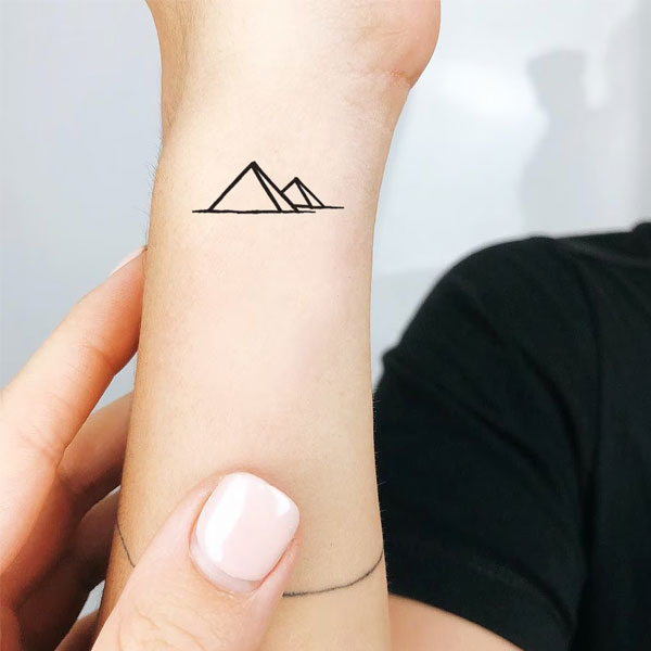 Tattoo kim tự tháp mini