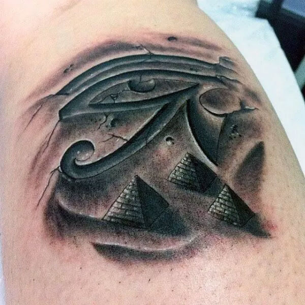 Tattoo kim tự tháp ngầu