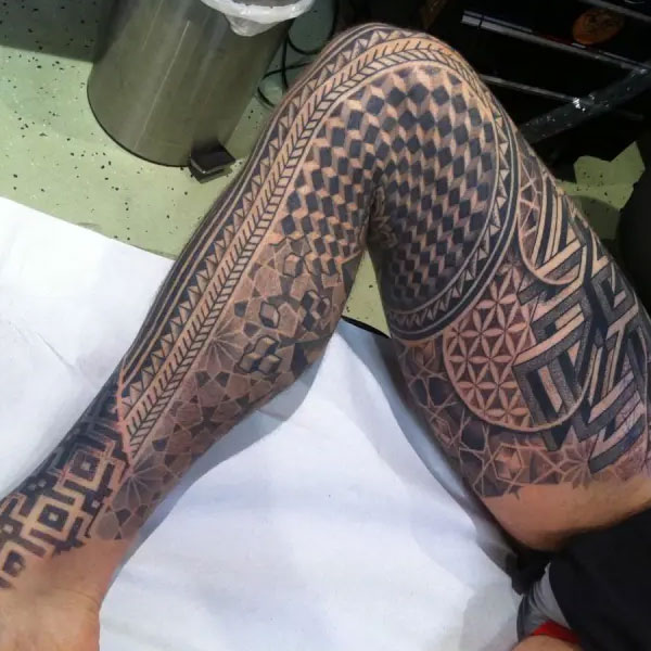 Tattoo kín chân hoa văn