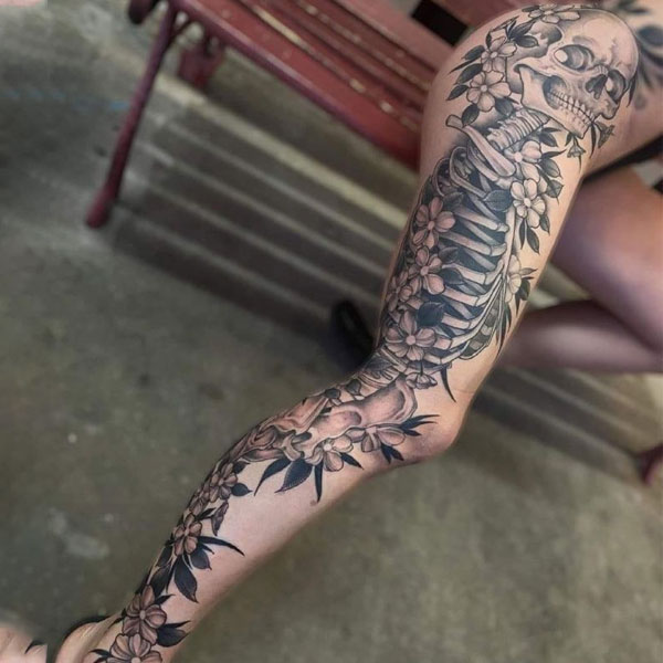Tattoo kín chân nữ