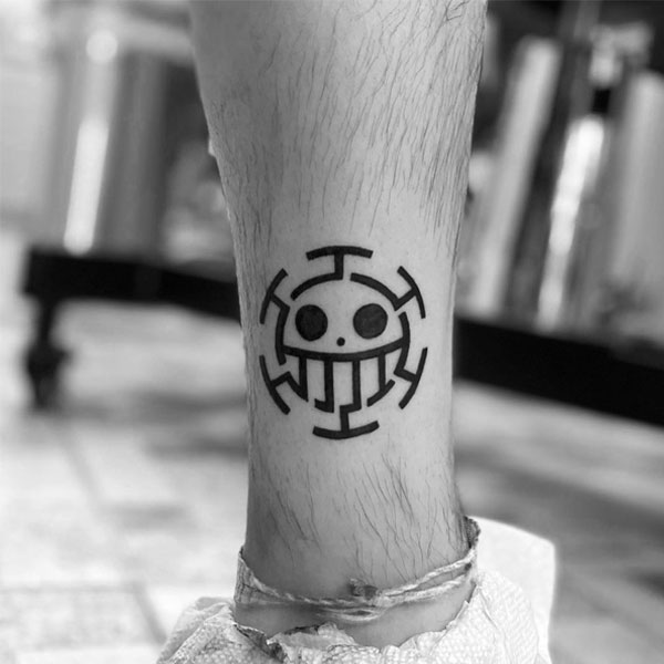 Tattoo law ở chân