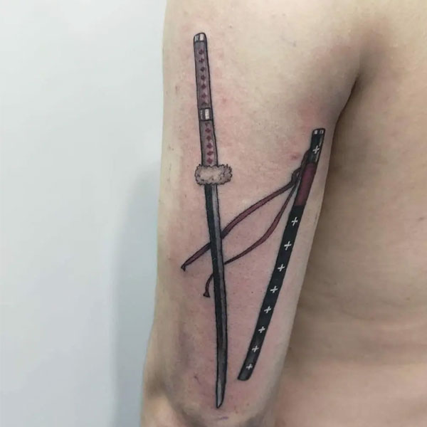 Tattoo law thanh kiếm