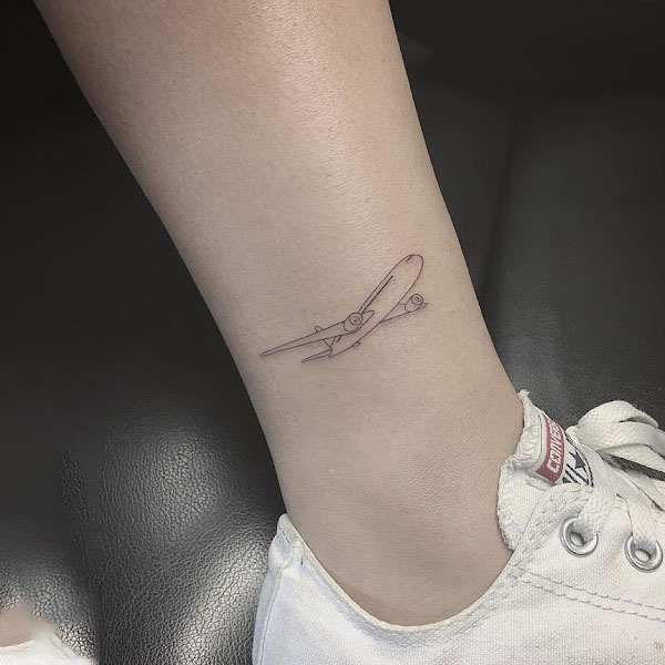 Tattoo máy bay cổ chân đẹp