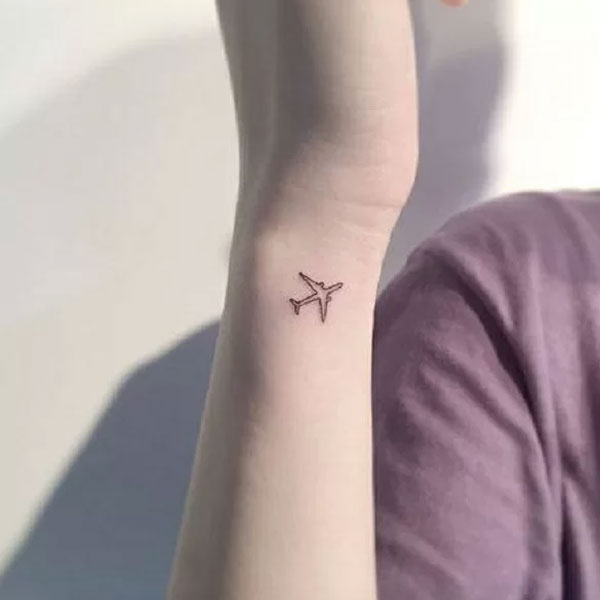 Tattoo máy bay cổ tay