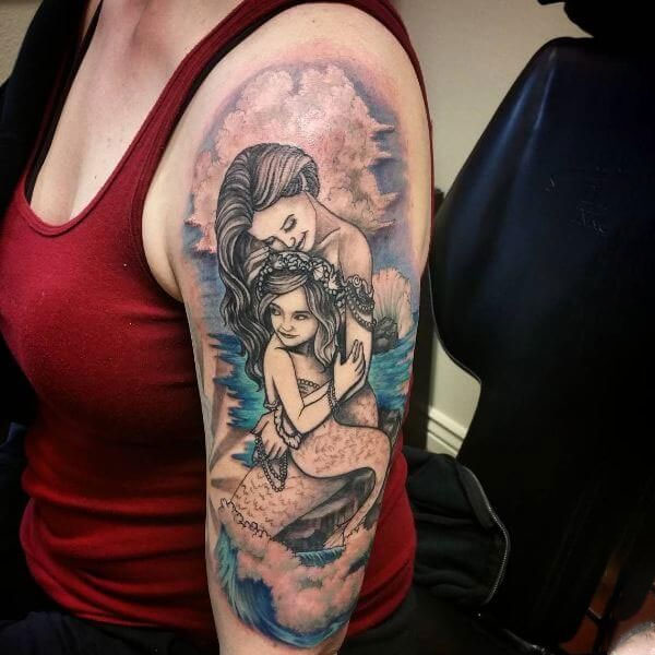 Tattoo mẹ ôm con cho nữ