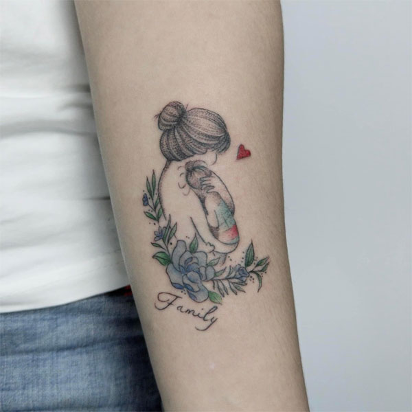Tattoo mẹ ôm con mini đẹp