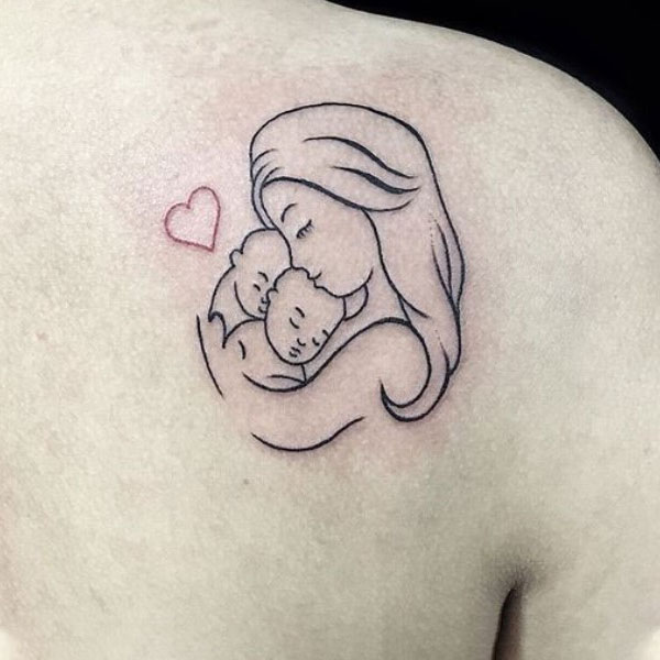 Tattoo mẹ ôm con tình cảm