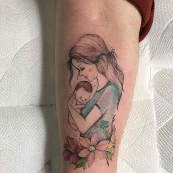 Tattoo mẹ ôm con trai