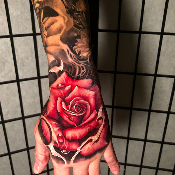 Tattoo mệnh hỏa hoa hồng bàn tay