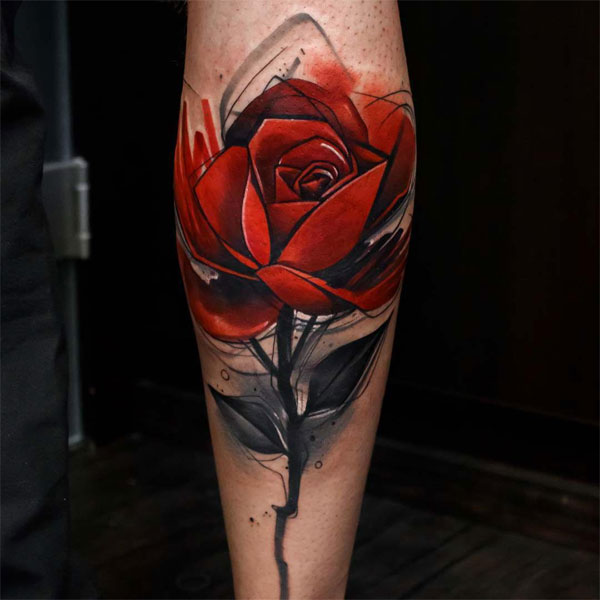 Tattoo mệnh hỏa hoa hồng ở chân