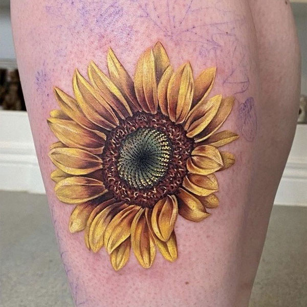 Tattoo mệnh hoa hướng dương đùi