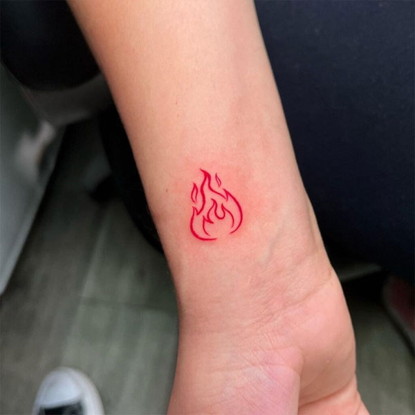 Tattoo ngọn lửa cổ tay