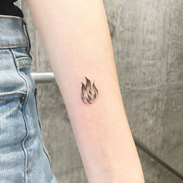 Tattoo ngọn lửa mini
