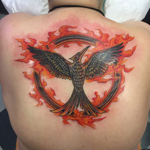 Tattoo ngọn lửa ở lưng