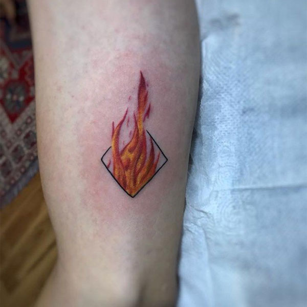 Tattoo ngọn lửa ở tay