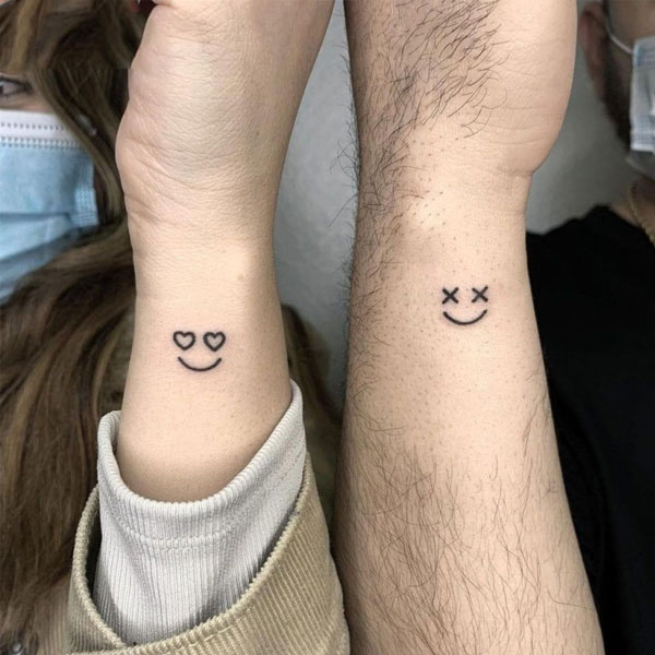 Tattoo tình yêu mặt cười