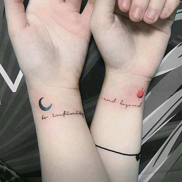 Tattoo tình yêu mặt trăng và mặt trời