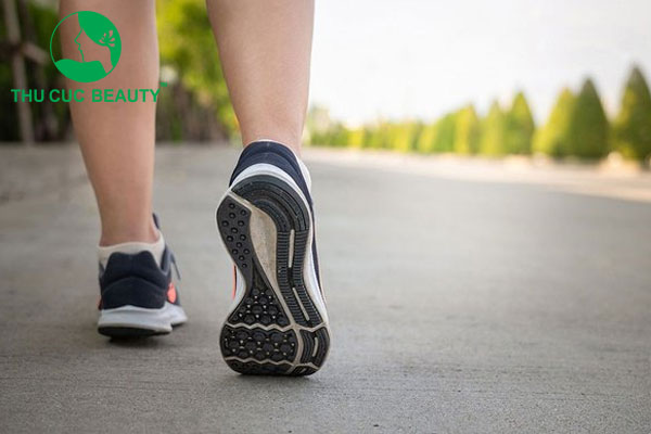 Nâng mũi có kiêng đi lại không?