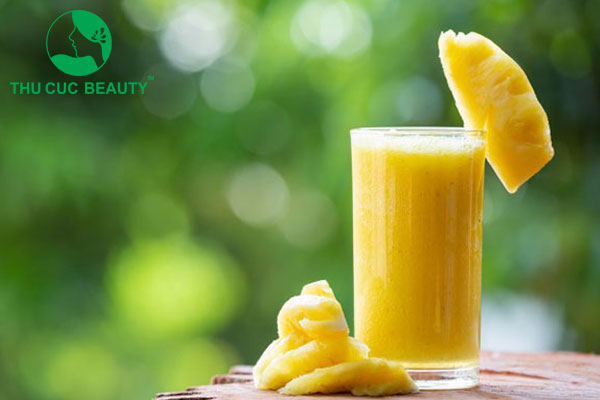 Nâng mũi uống nước ép thơm được không?