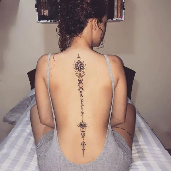 Tattoo dọc sống lưng đẹp