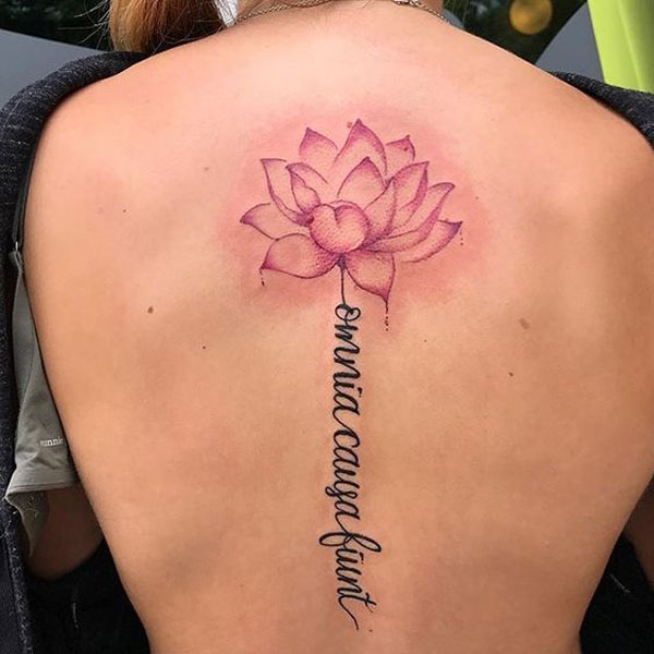 Tattoo dọc sống lưng hoa sen