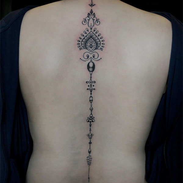 Tattoo dọc sống lưng siêu đẹp
