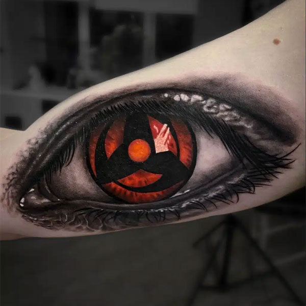 Tattoo itachi mắt sharingan