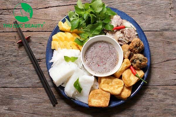 Nâng mũi ăn bún đậu mắm tôm được không?