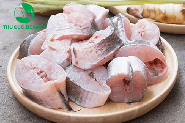 Nâng mũi ăn cá lóc được không?