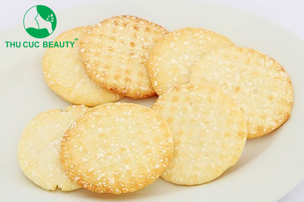 Nâng mũi ăn được bánh gạo không?