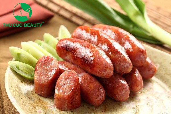 Nâng mũi ăn lạp xưởng được không?