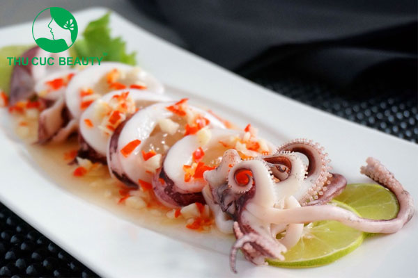 Nâng mũi ăn mực được không?