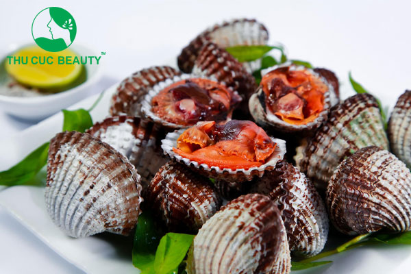 Nâng mũi ăn sò huyết được không?