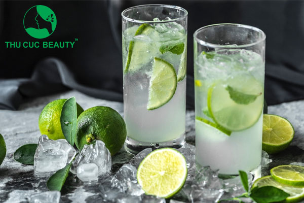 Nâng mũi uống nước chanh được không?