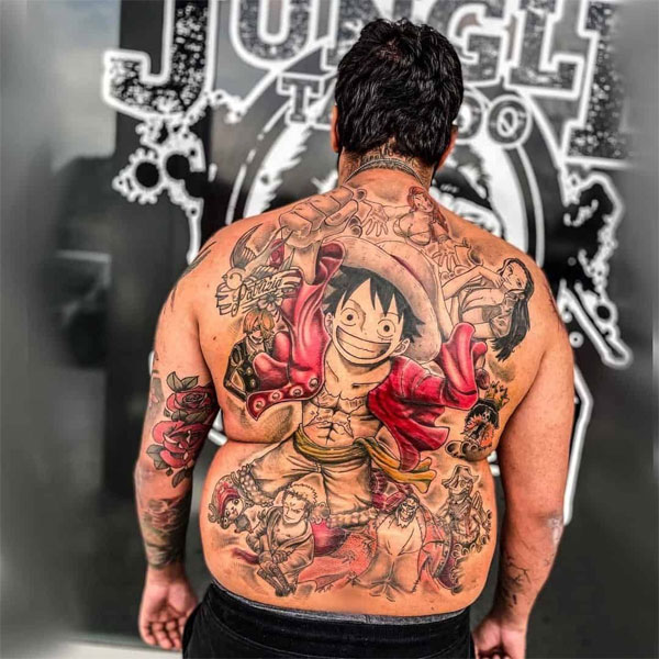 Tattoo anime kín lưng