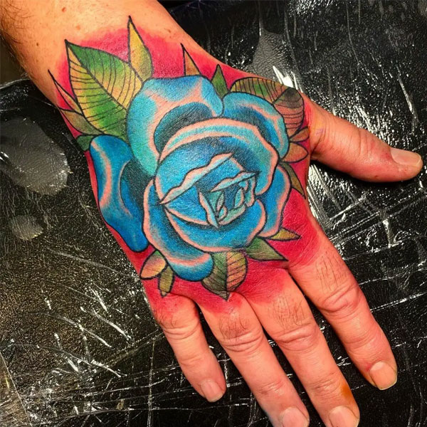 Tattoo hoa hồng xanh bàn tay
