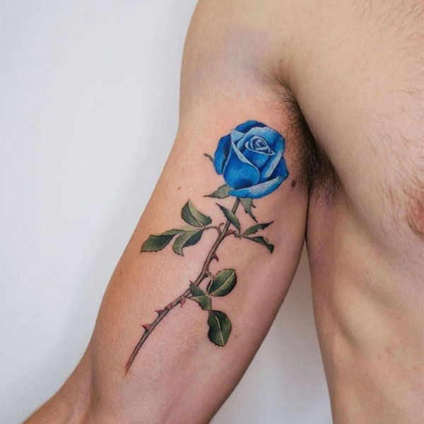 Tattoo hoa hồng xanh cho nam