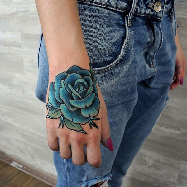 Tattoo hoa hồng xanh cho nữ