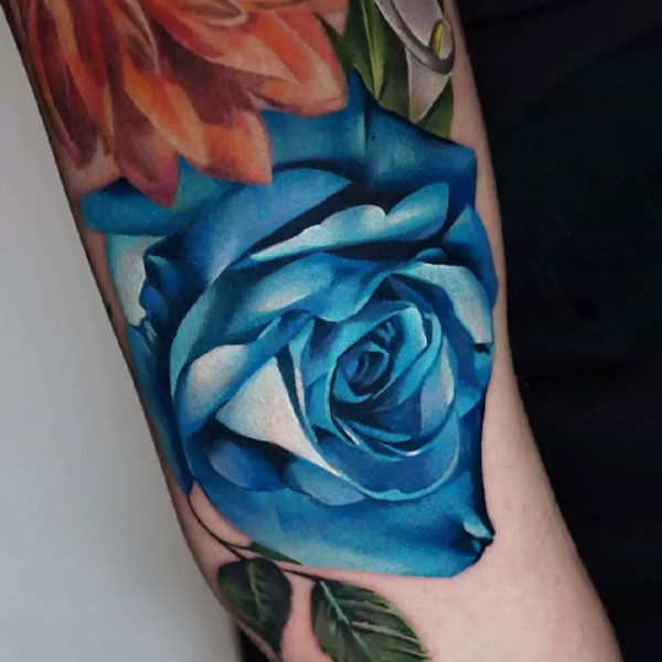 Tattoo hoa hồng xanh dương
