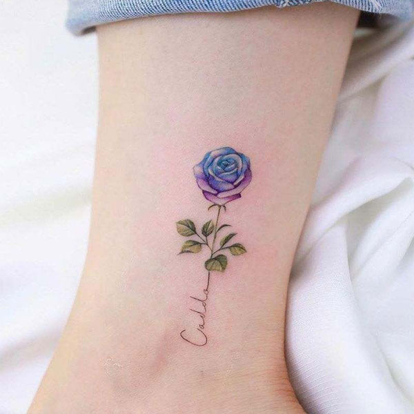Tattoo hoa hồng xanh mini ở chân